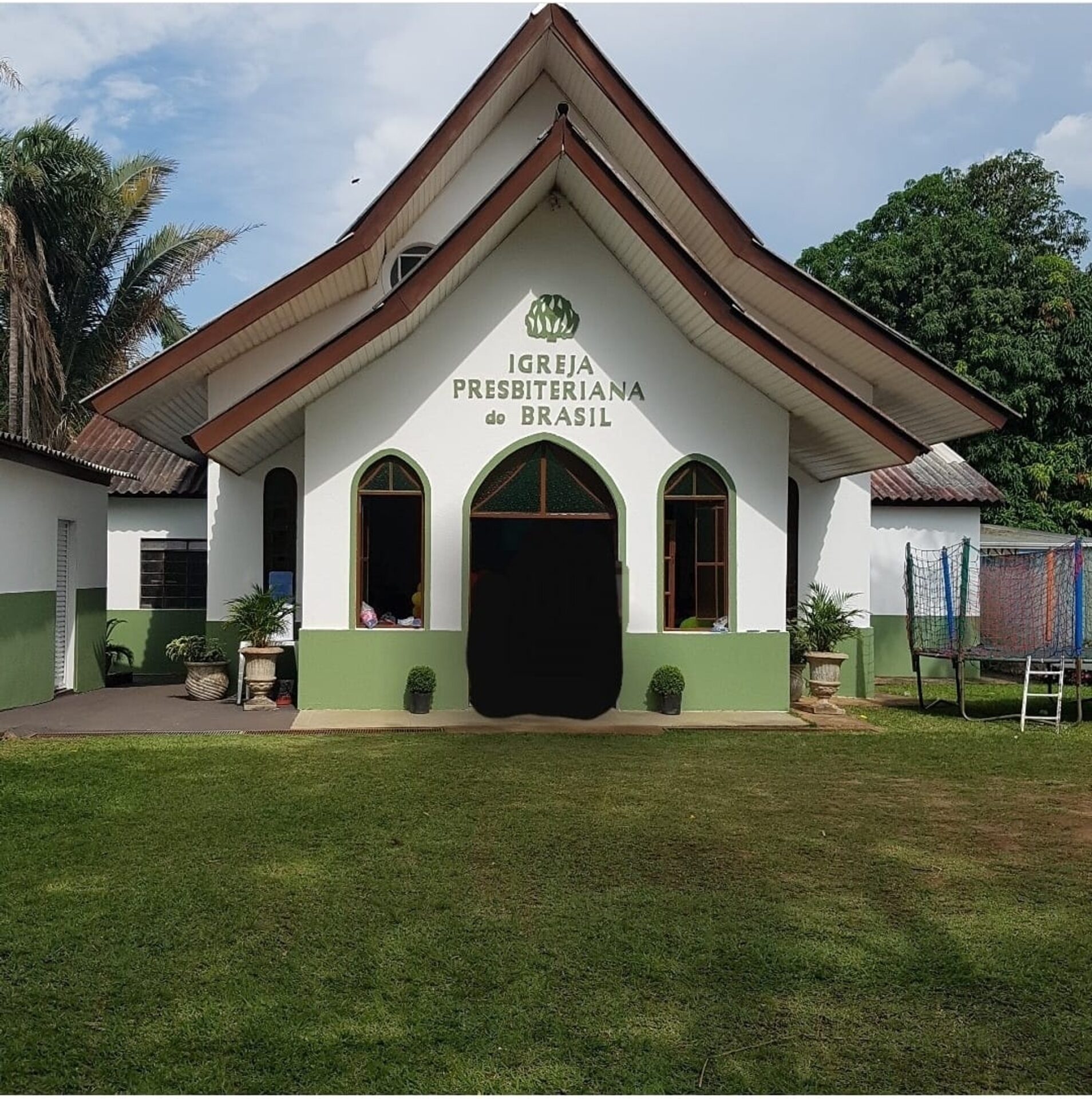 Mostrar a frente da igreja